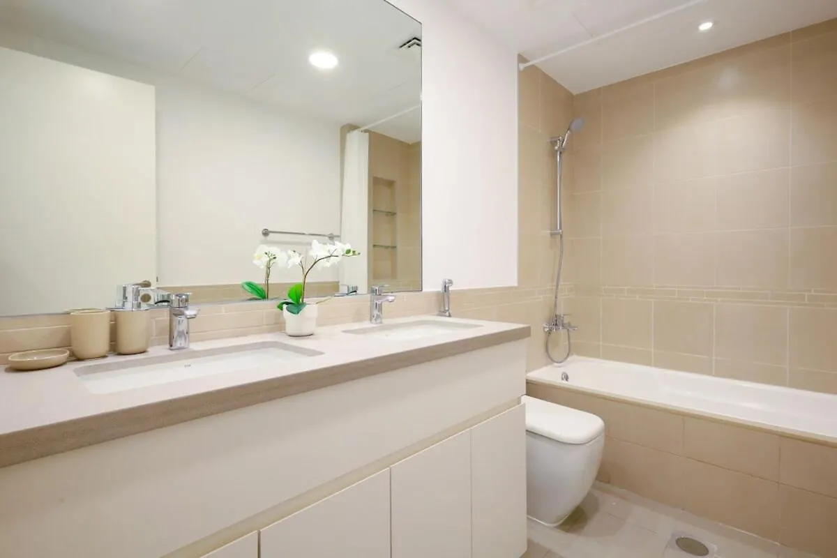 Stylish 2Br Retreat In Town Square Apartment Dubai