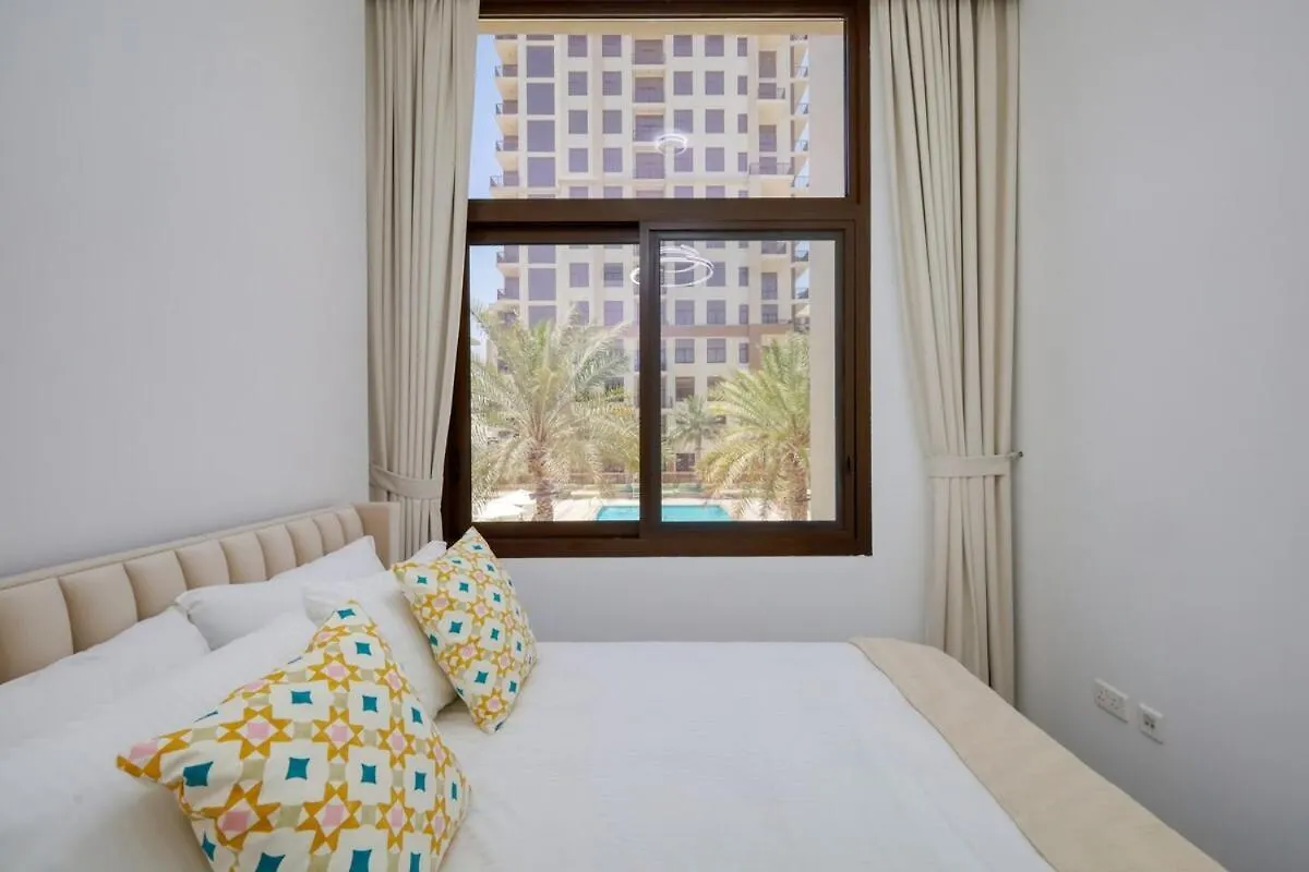 Stylish 2Br Retreat In Town Square Apartment Dubai